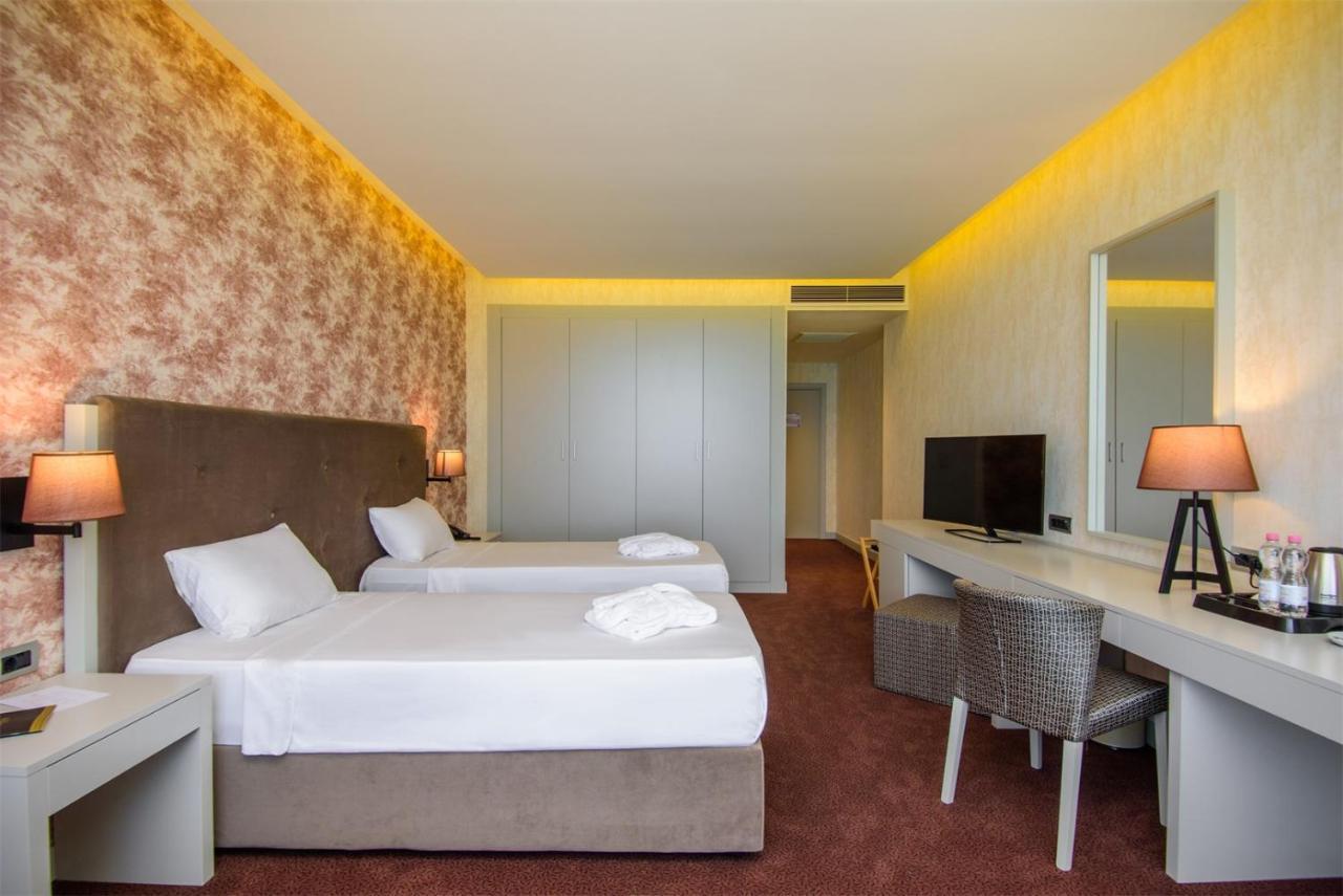 The Grand Gloria Hotel Батуми Екстериор снимка