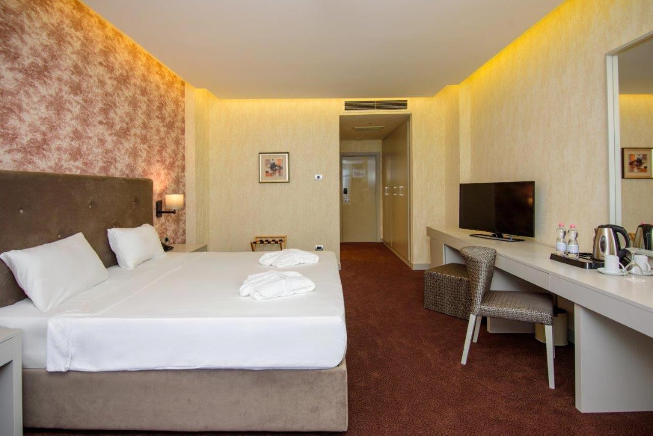 The Grand Gloria Hotel Батуми Екстериор снимка