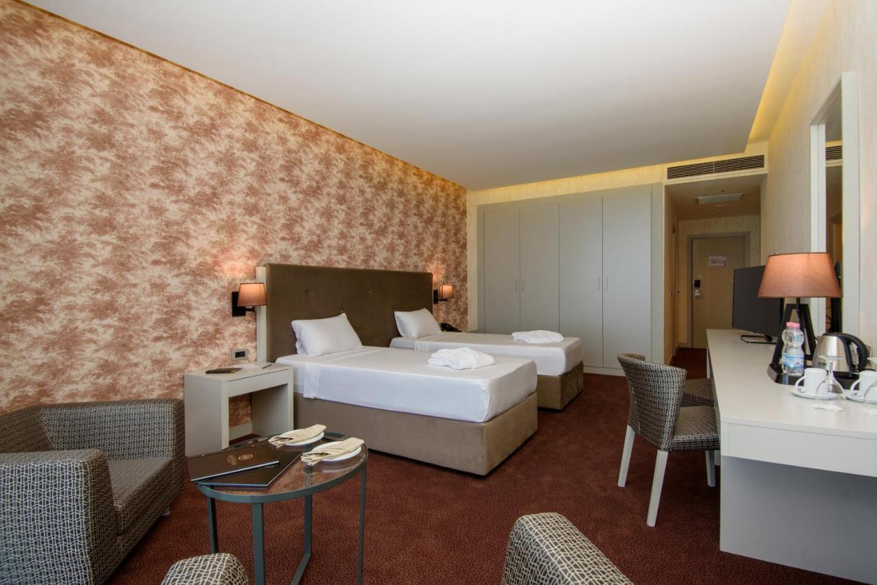 The Grand Gloria Hotel Батуми Екстериор снимка