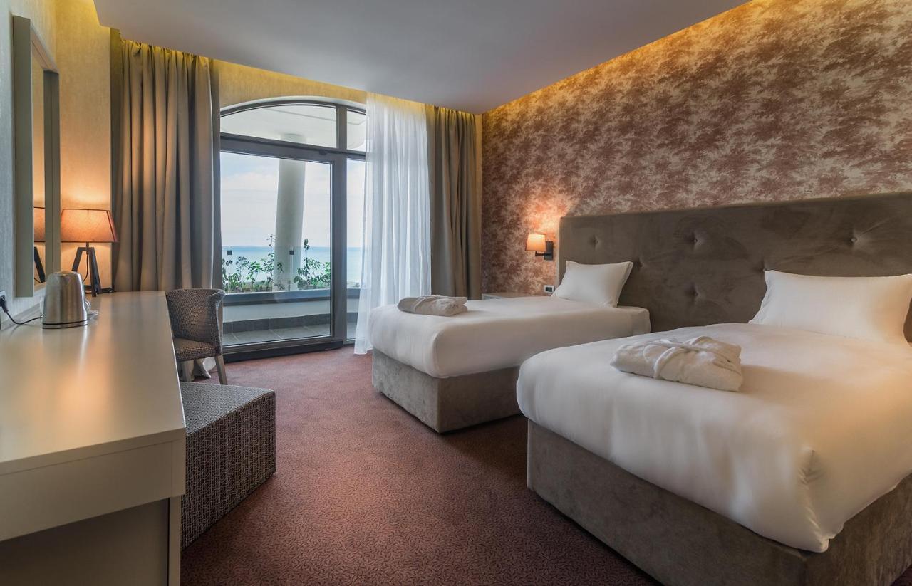 The Grand Gloria Hotel Батуми Екстериор снимка