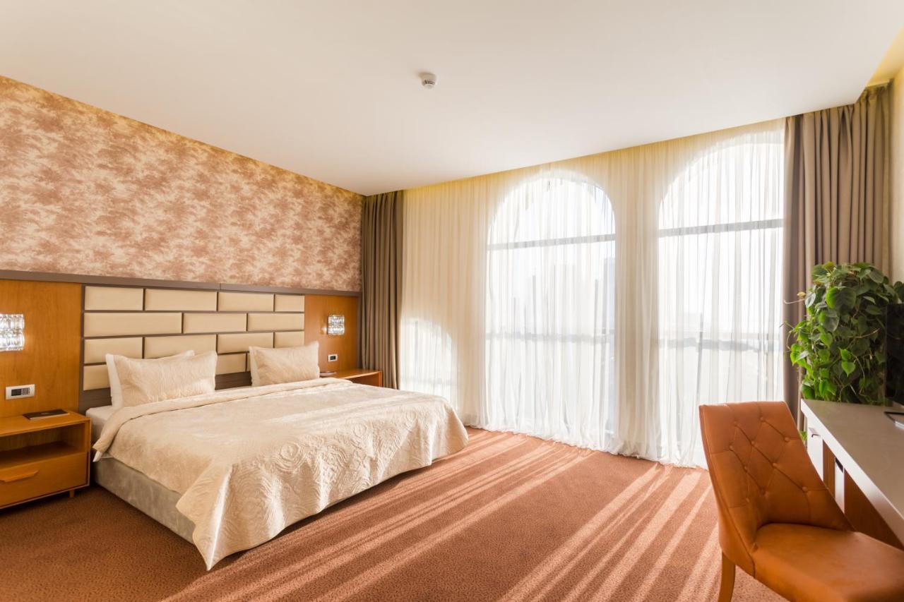 The Grand Gloria Hotel Батуми Екстериор снимка