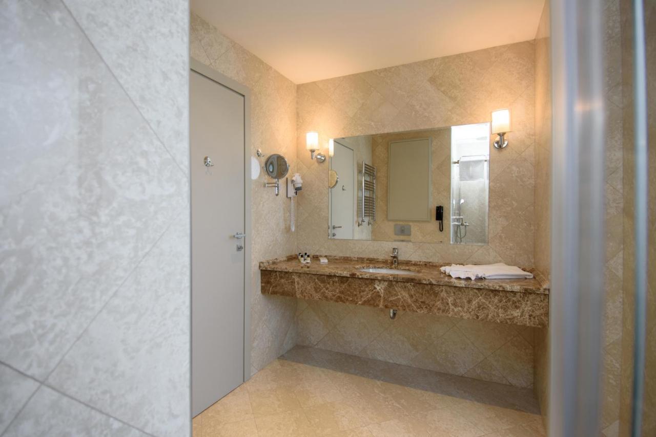 The Grand Gloria Hotel Батуми Екстериор снимка