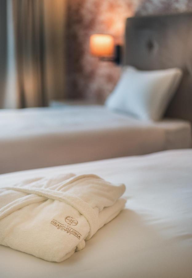 The Grand Gloria Hotel Батуми Екстериор снимка