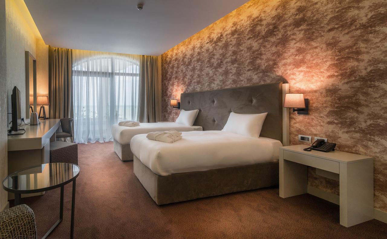 The Grand Gloria Hotel Батуми Екстериор снимка