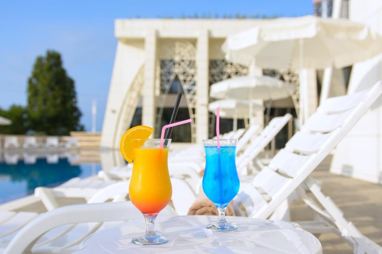 The Grand Gloria Hotel Батуми Екстериор снимка