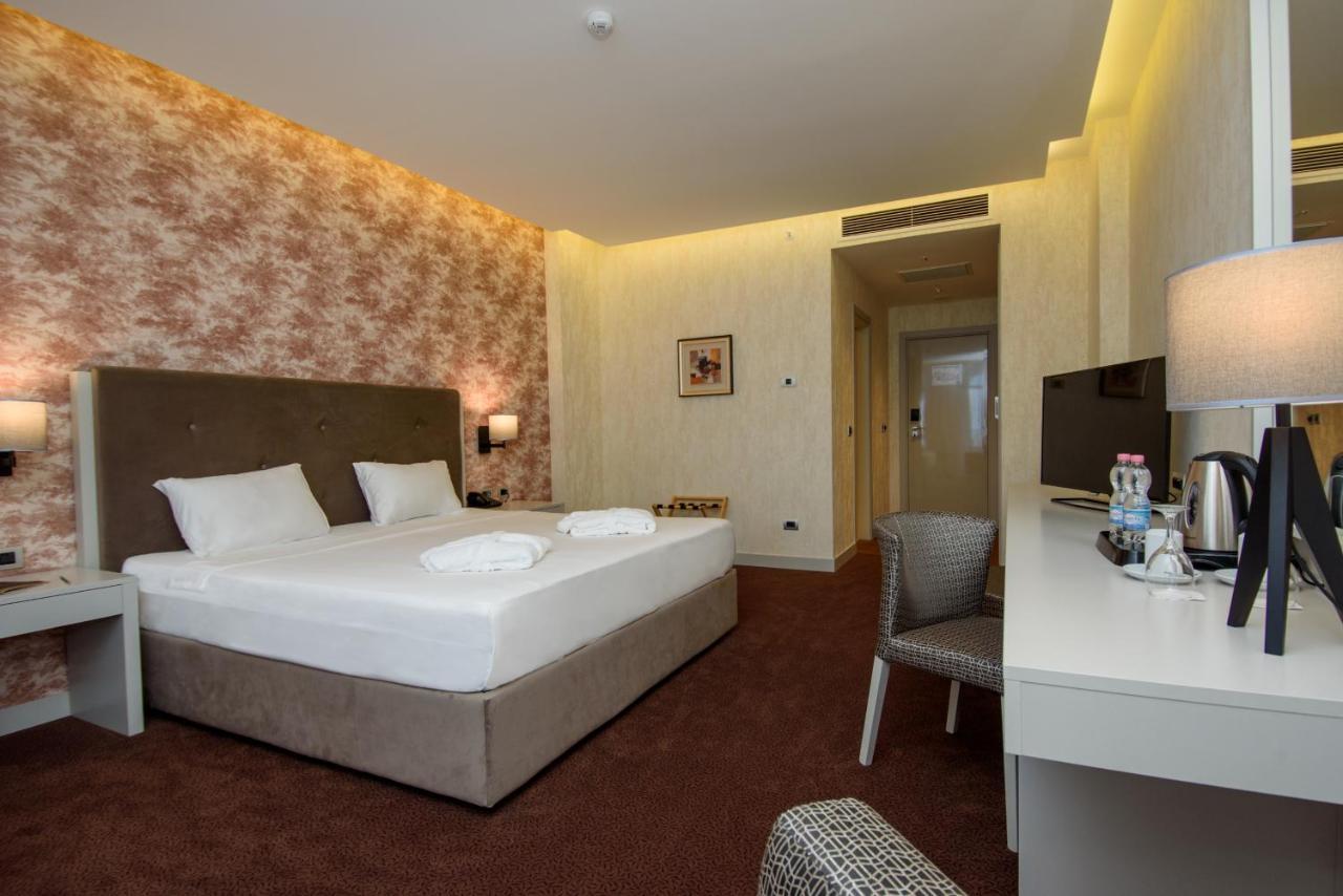 The Grand Gloria Hotel Батуми Екстериор снимка