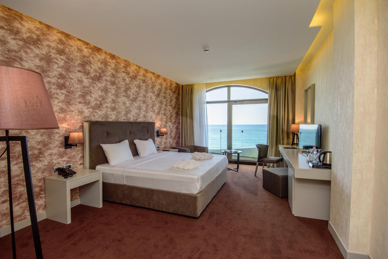 The Grand Gloria Hotel Батуми Екстериор снимка